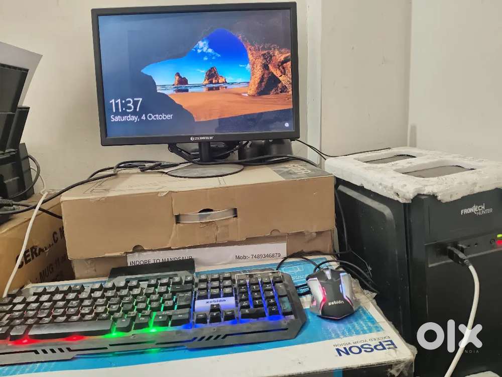 Desktop PC + Monitor + Keyboard/Mouse + Extras (i5, 8GB RAM, SSD)