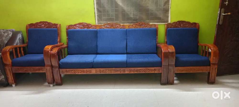 just 7 days old..5 seater wooden sofa with 5yrs warranty cushion