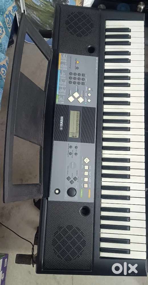 MUSIC KEY BOARD: YAMAH PSRE233 with MUSIC REST,POWER ADAPTER,STAND,BAG