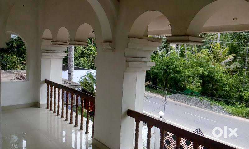 KANIYAPURAM . 2.30CRORE .10.5 CENTS WITH 3500 SQ FEET RED BRICK HOUSE.