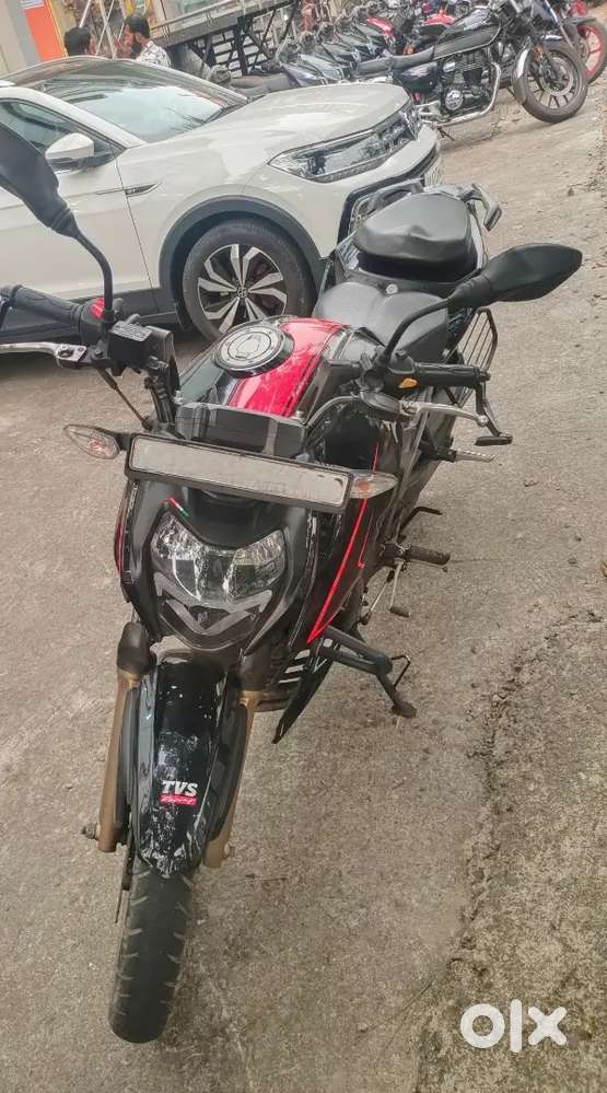 BS6 Apache RTR 200 4V Clean and Neat Vechicle