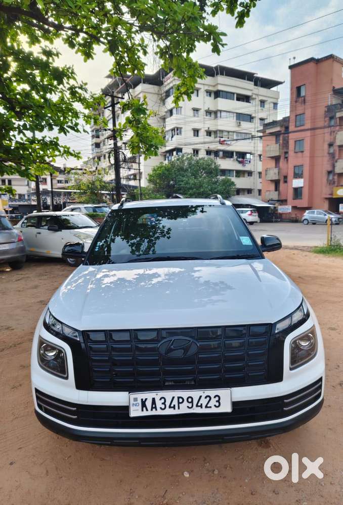 Hyundai Venue SX Knight Edition  MT, 2023, Petrol