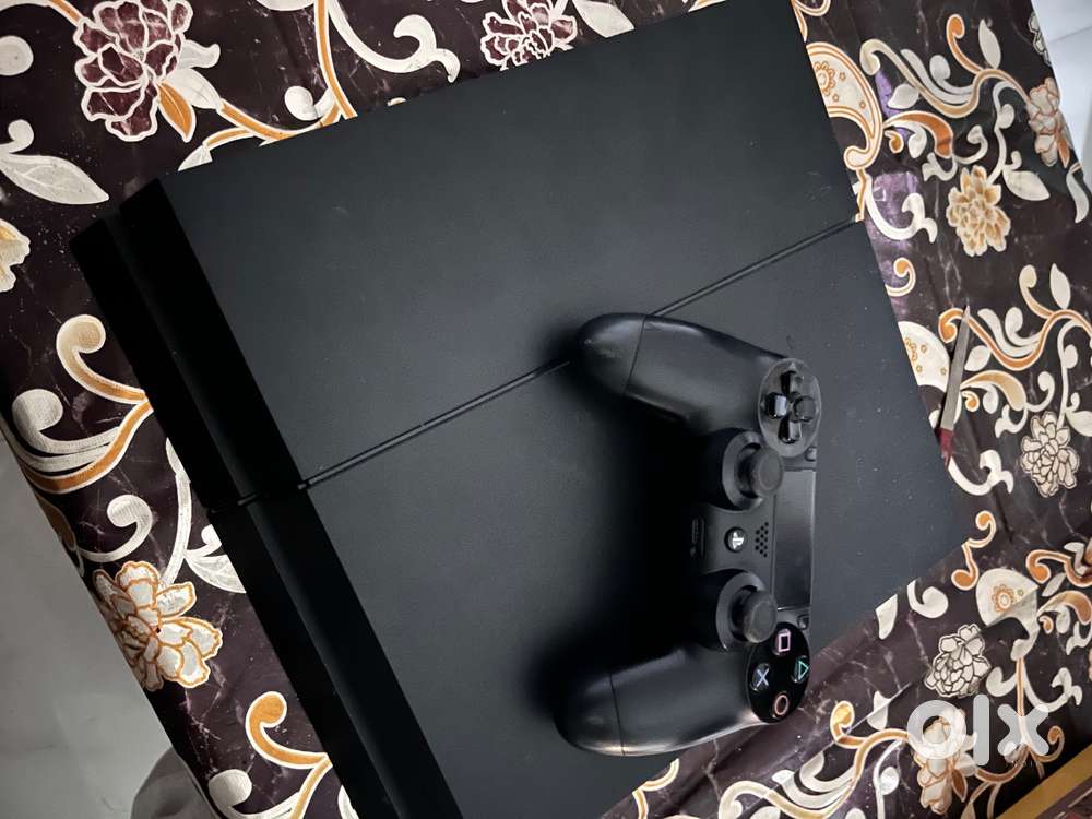 PS4 with 3 controllers