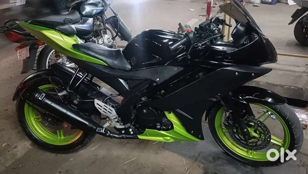 YAMAHA R15 V2