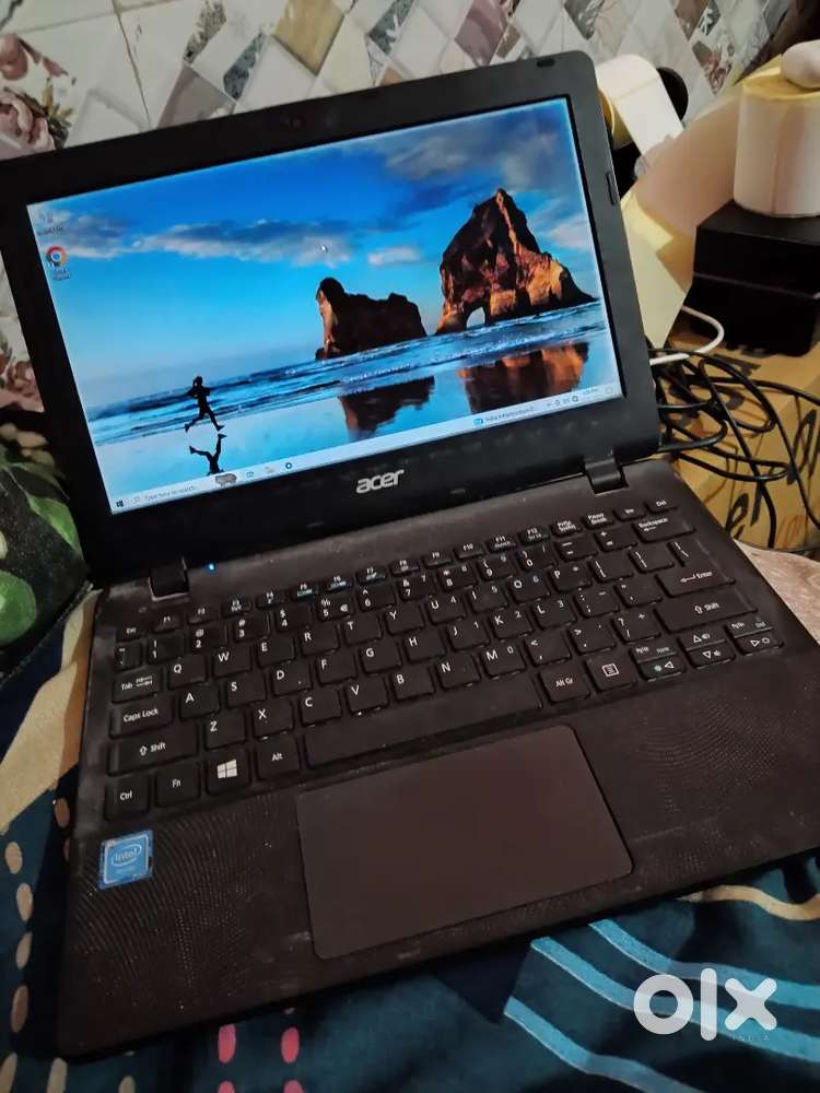 Acer Aspire ES1-131 laptop  intel celeron N3060  2GB RAM  500GB HDD
