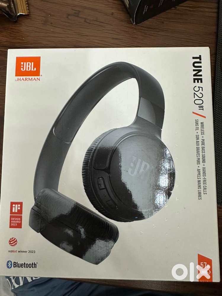JBL Tune 520 BT wireless on ear headphones black
