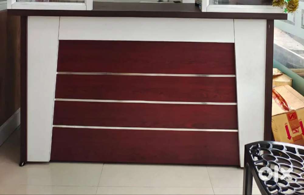 Reception/Clinic/Office Table with Glass Racks & Cash Drawer