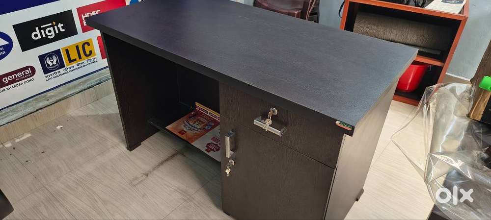 COMPUTER TABLE/OFFICE TABLE