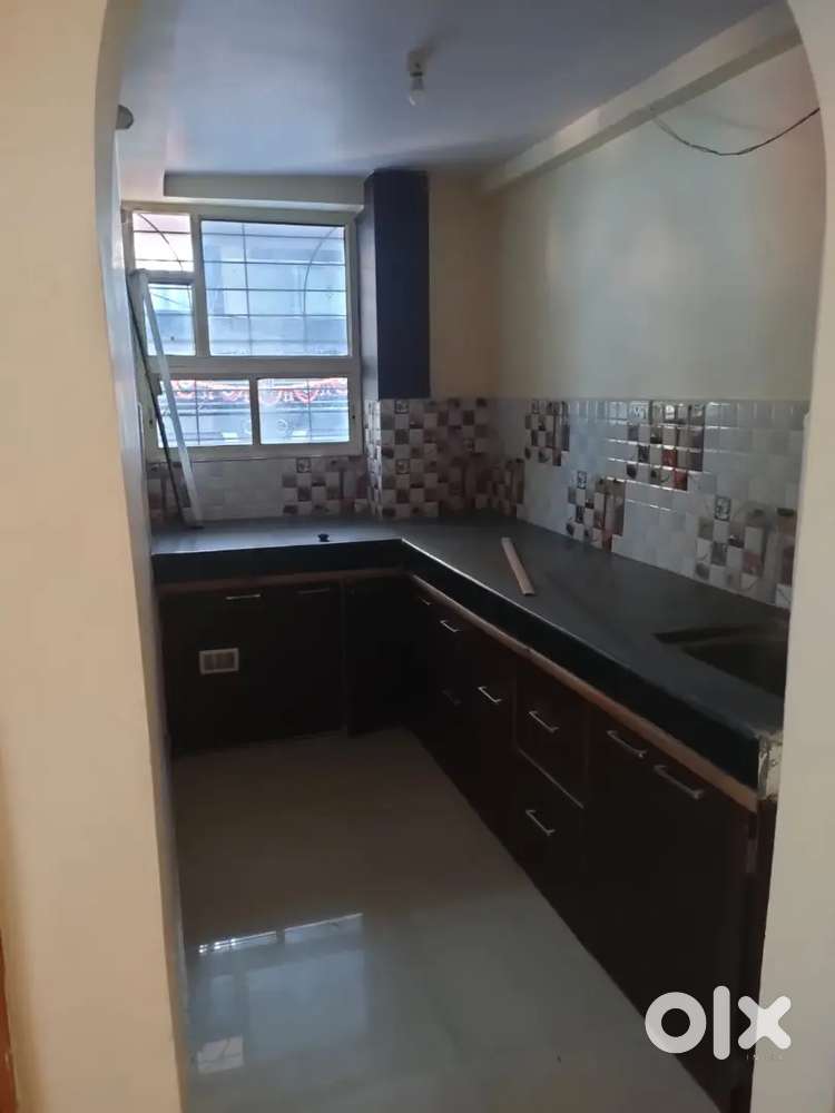 3bhk flat furniture laga hua hai prime location hai