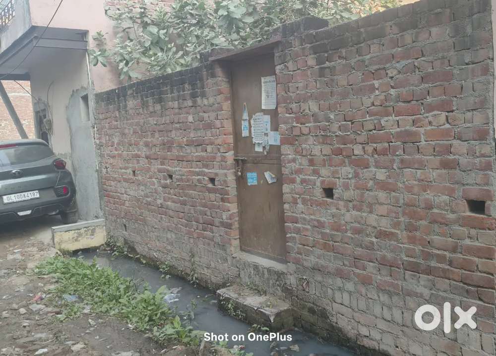 100 gaj plot main market, premium location 20 feet road highway k pass