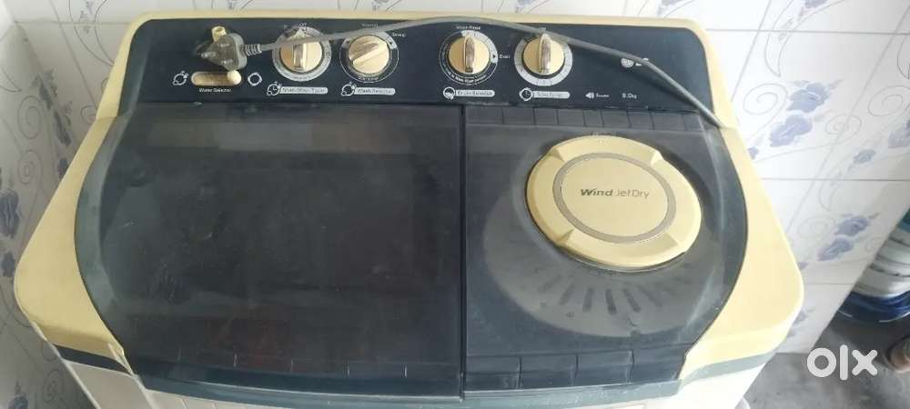 Semi automatic LG washing machin 8 kg