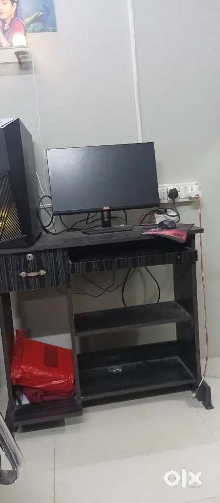 Computer table