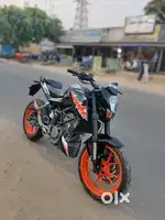 KTM Duke 200 BS4, 2017 model, well maintained, black colour