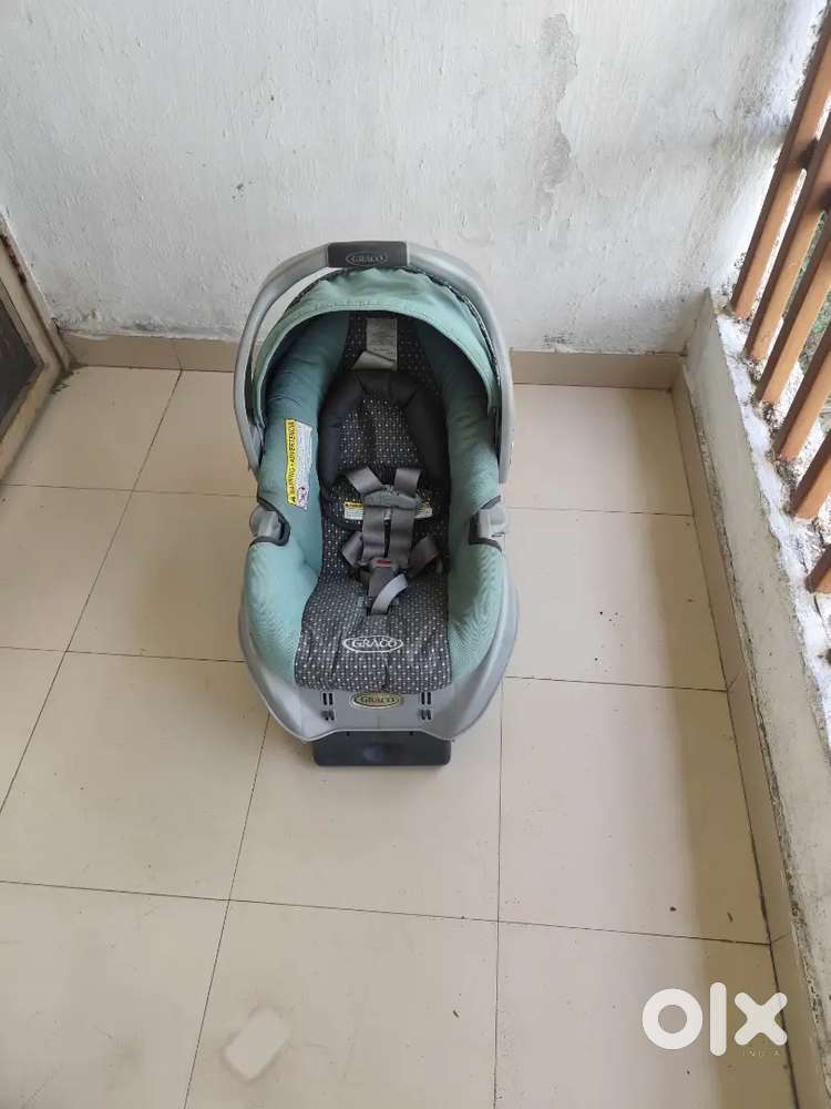 Graco Imported Baby Car Seat with Base – Excellent Condition