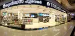Customer Sale Assistant Trends Footwear