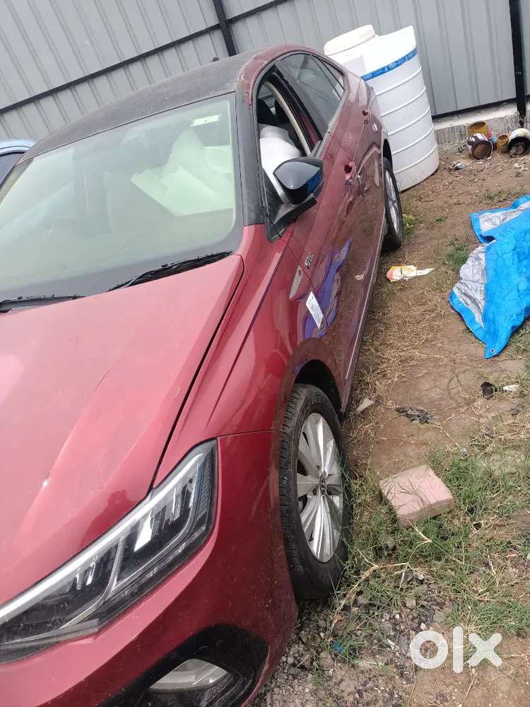 VOLKSWAGEN VIRTUS 2023 RED