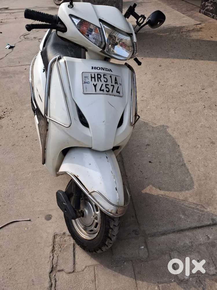 Well-maintained Honda Activa 3G, December 2013 model.