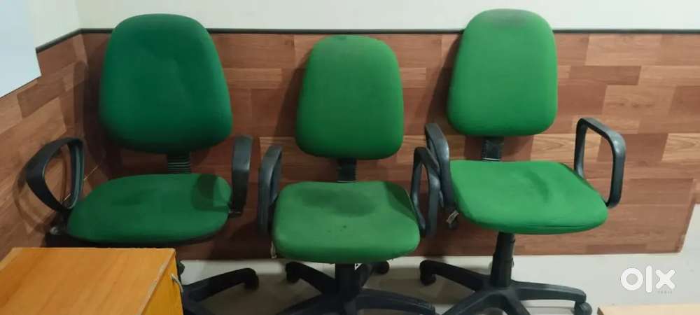 Rolling chair & Glass table