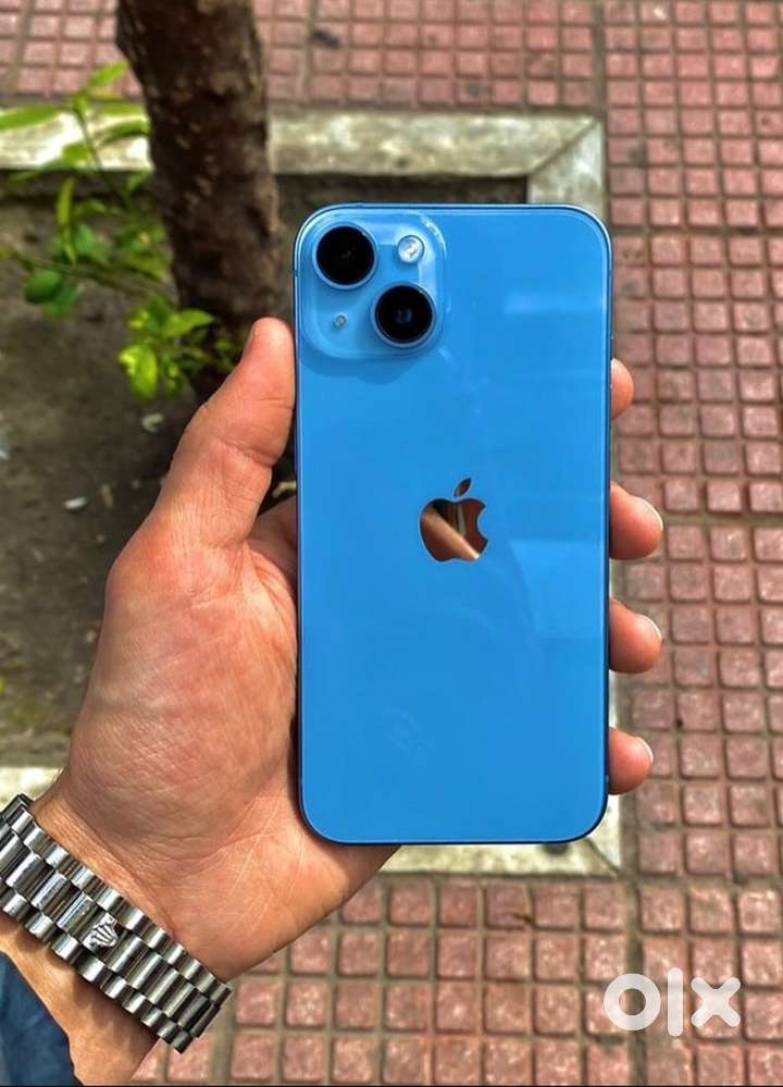 iphone 13 scratch, less phone one hand use phone