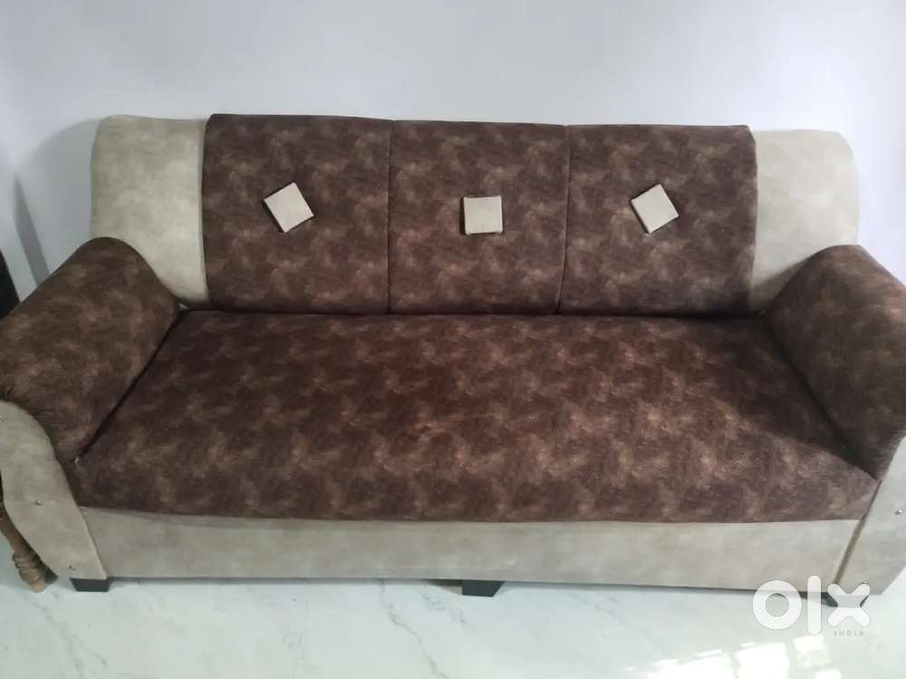 “ 5 seater Sofa in Good Condition – Affordable Price”