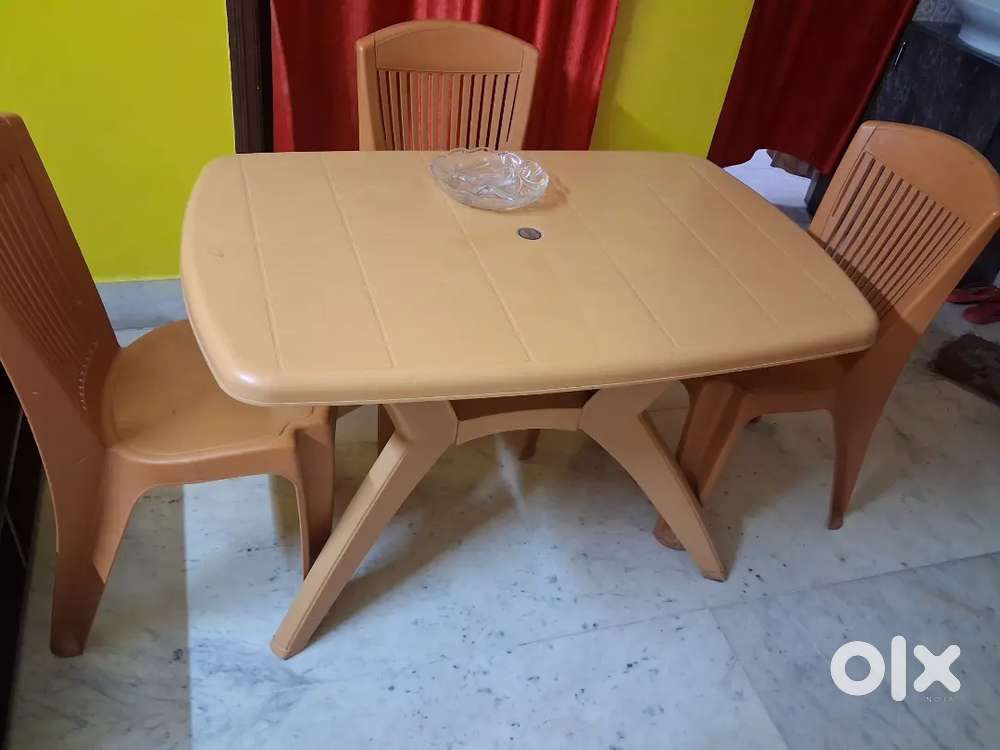 Supreme Dinning table chair urgent sell