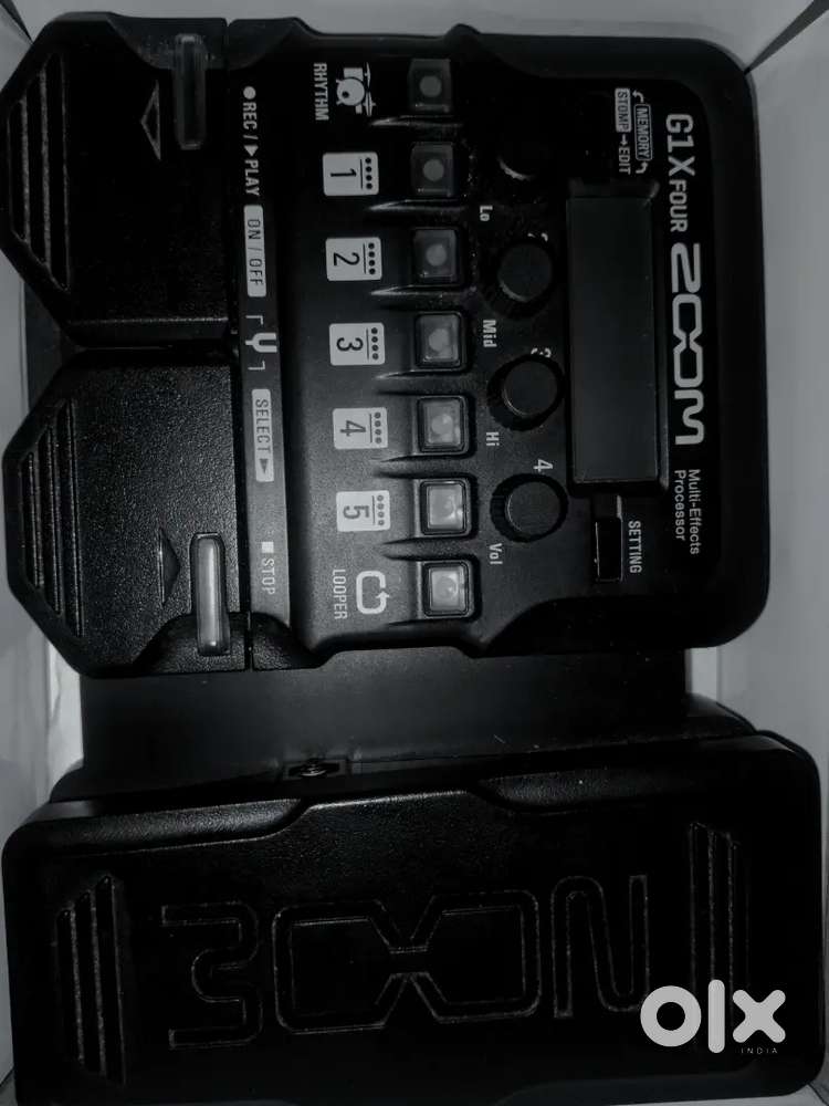 Zoom G1xfour With warranty only 3 month used