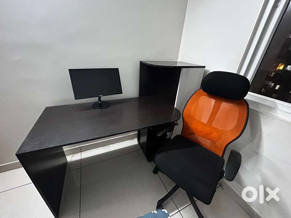 Brand-new office desk, ergonomic chair & Samsung HD monitor- like new