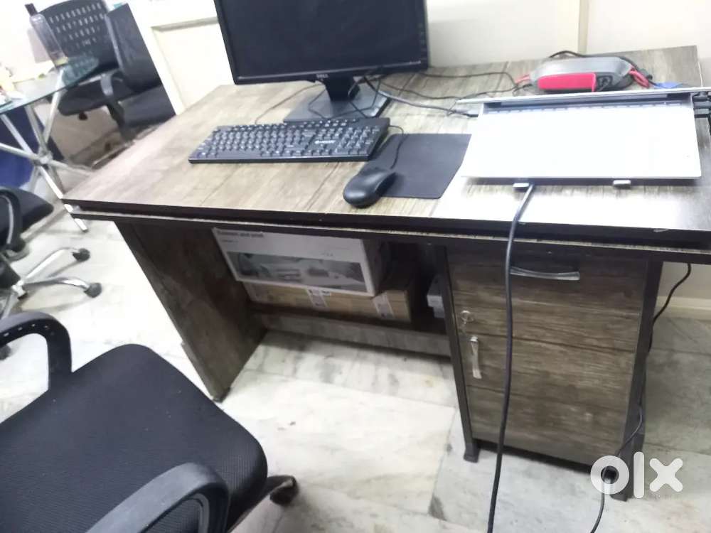 Boss Table or Computer Table
