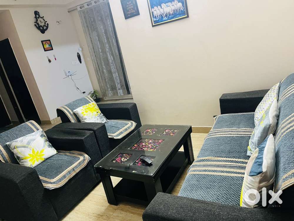 Need female flatmate in noida extension