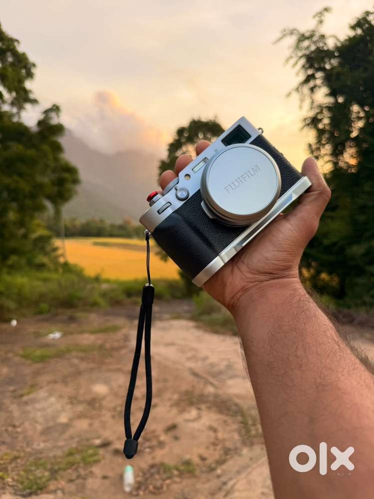 Very less used fujifilm X100vi with warranty( not negotiable)