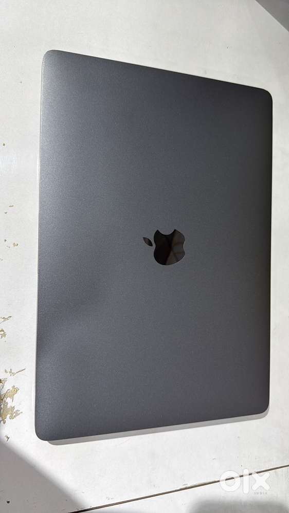MacBook pro. M2  8gb 256gb 13” Retina display. Rs 62k