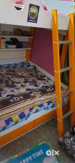 Well-Maintained Bunk Bed – Stylish, Strong & Ready for a Home!