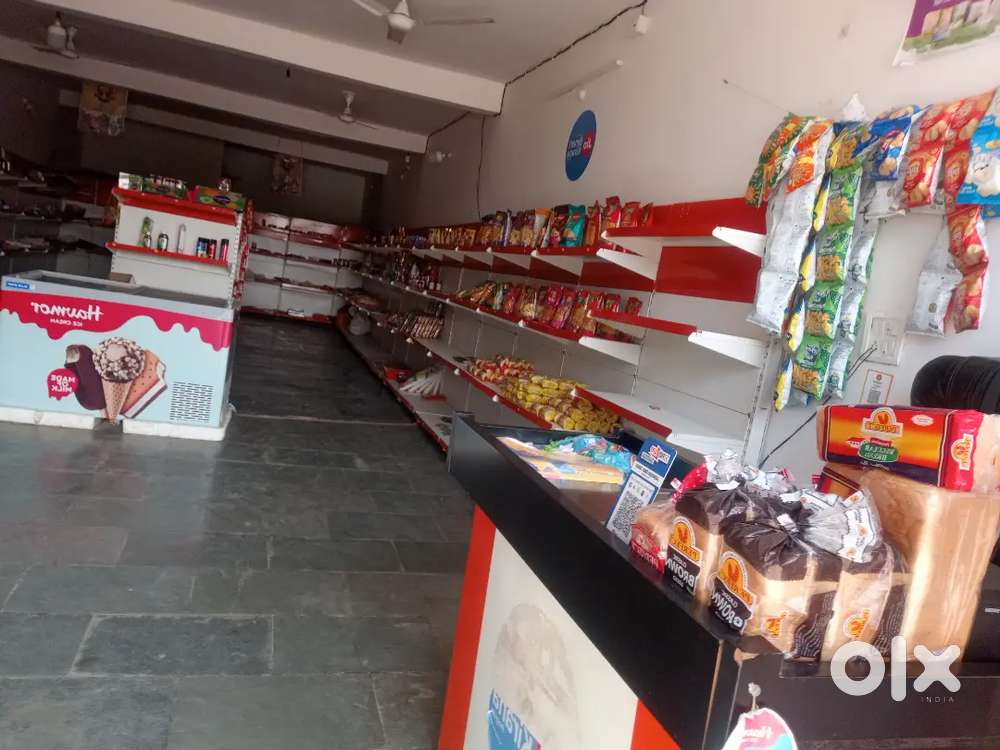 चलता हुआ सुपर मार्केट है जिस किसी को लेना है संपर्क करें