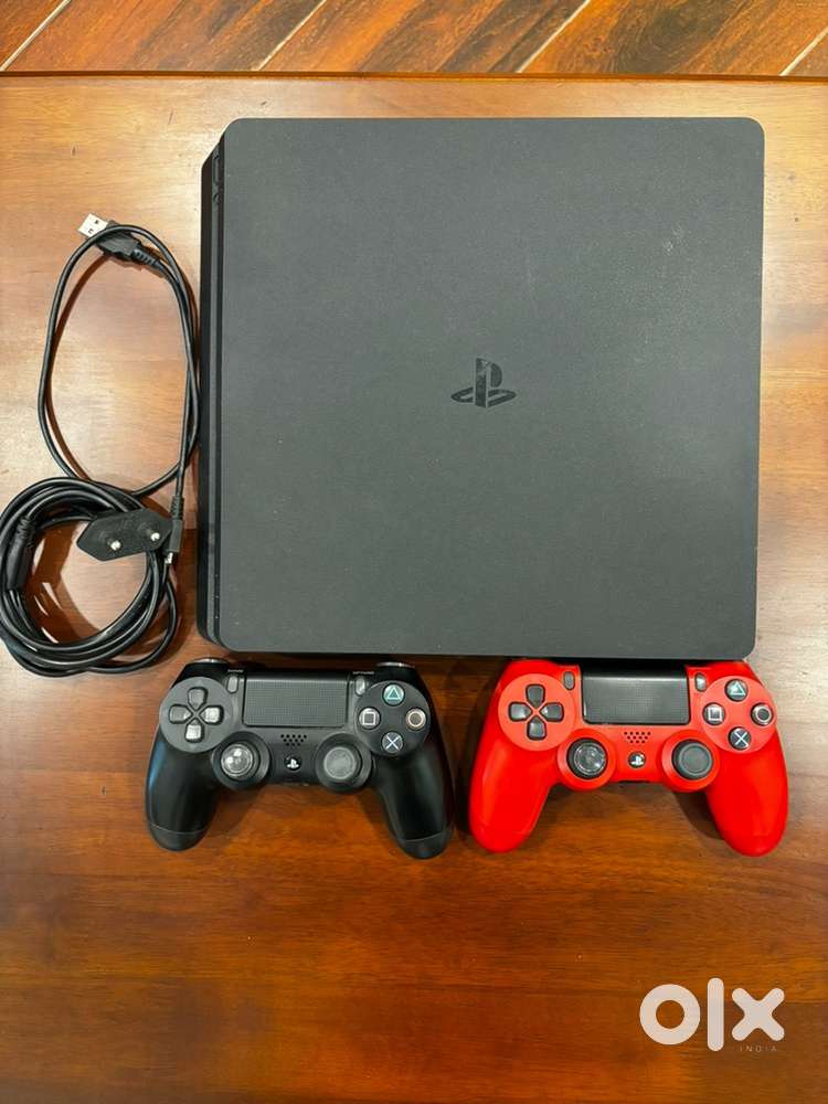 PlayStation 4 Slim - 500gb (Jet Black) with 2 Controllers