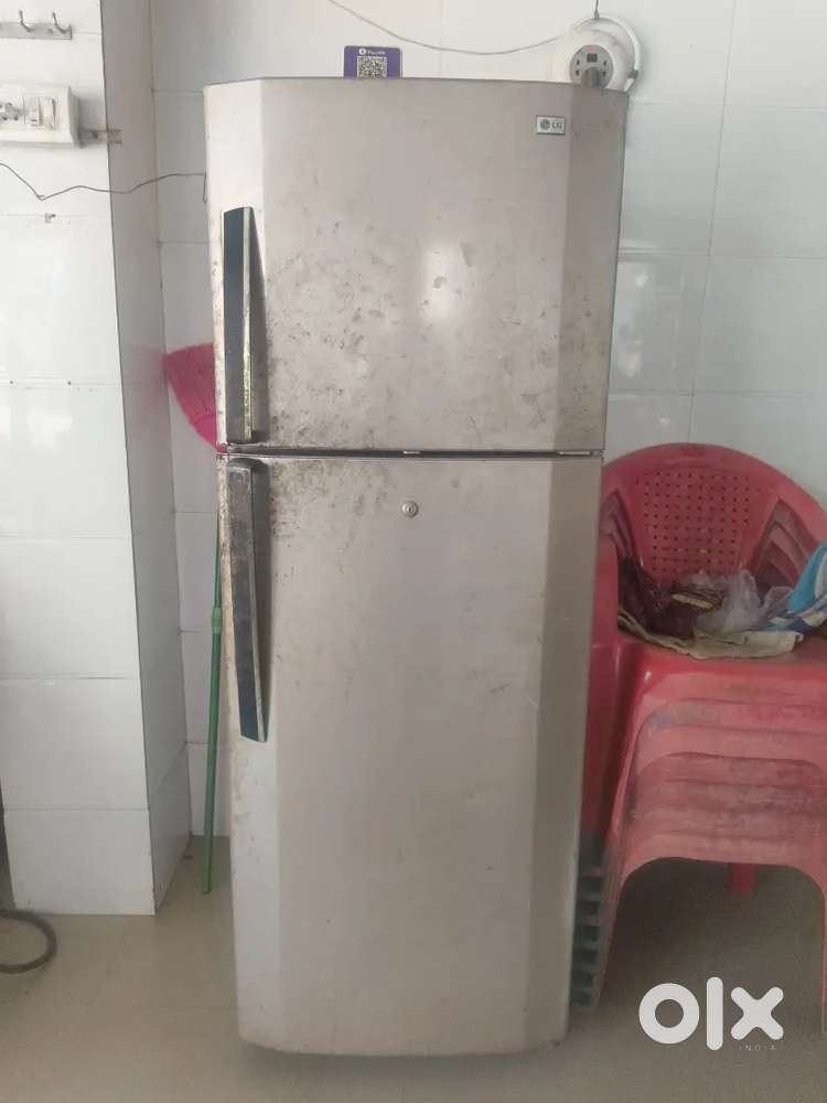 Double door fridge ( negotiable )