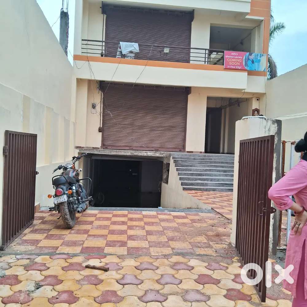 FRONT SHOP FOR RENT / SALE