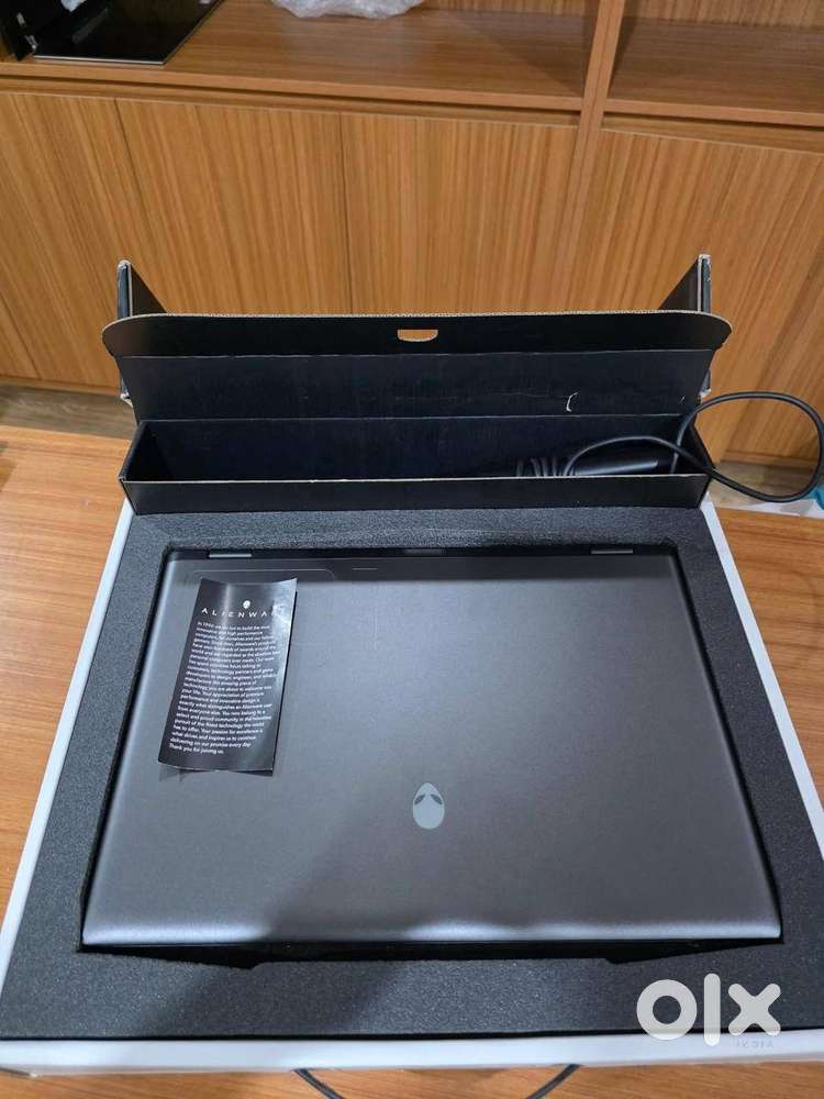 Dell Alienware M16 R2 Gaming Laptop