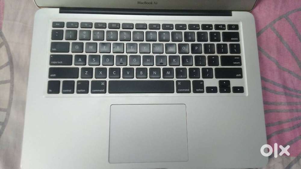 MacBook Air in decent condition with all accessories