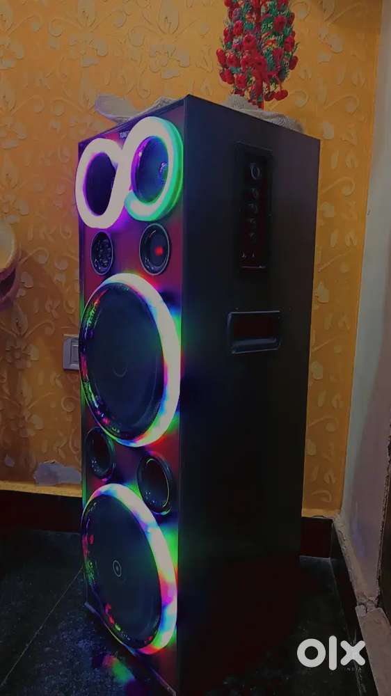 ज़बरदस्त Bass Dazzling Lights के साथ  वाला Powerful Tower Speaker