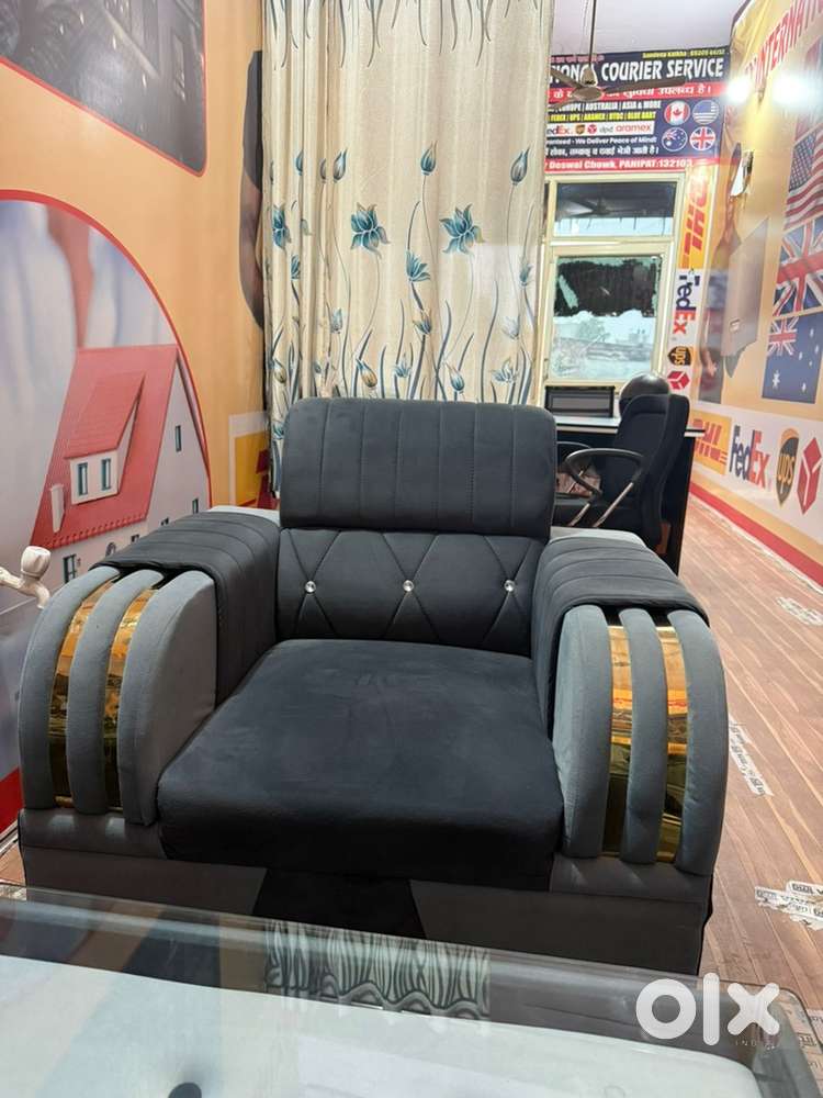 Sofa set with top notch table