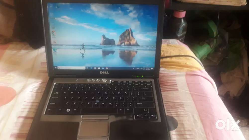 DELL LATITUDE 3GB RAM 250GB HDD WIFI ONE HOUR BATTERY BACK UP