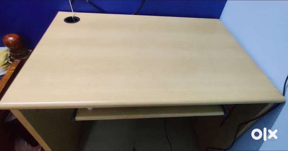 Computer table for sale