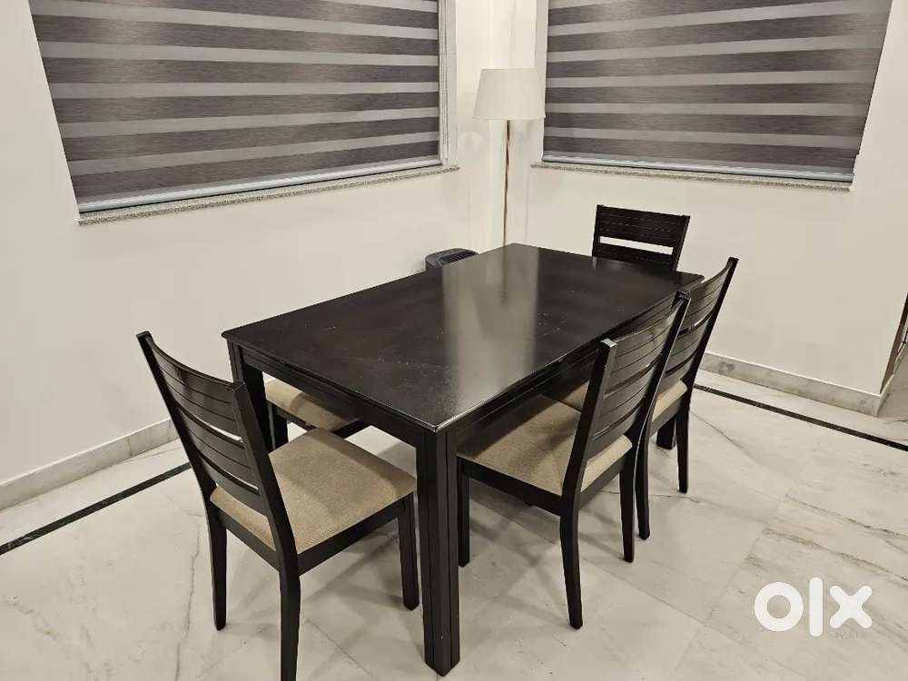 Homecentre Montoya 6-seater dining set
