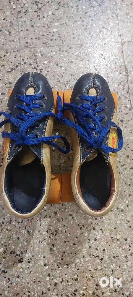 SKATING SHOES FOR SALE, PRICE NEGOTIABLE