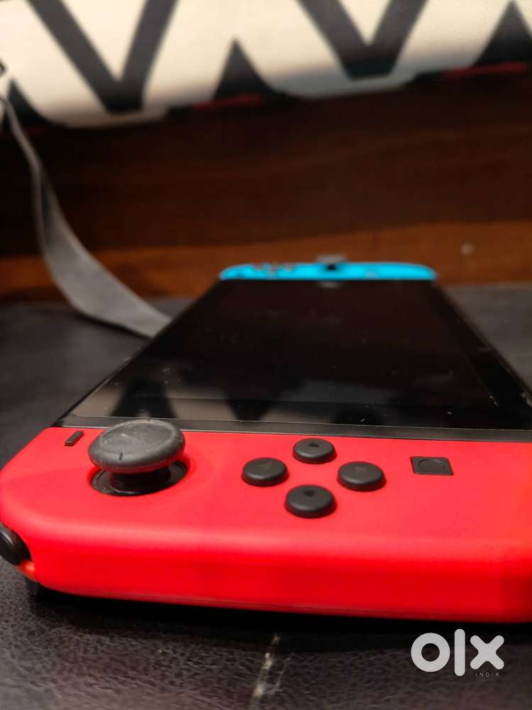 Nintendo Switch console 32GB storage+ 2 games + carrying case