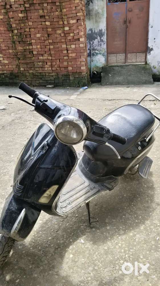Scooty Electric Candisan good scooty me battery nhi hai