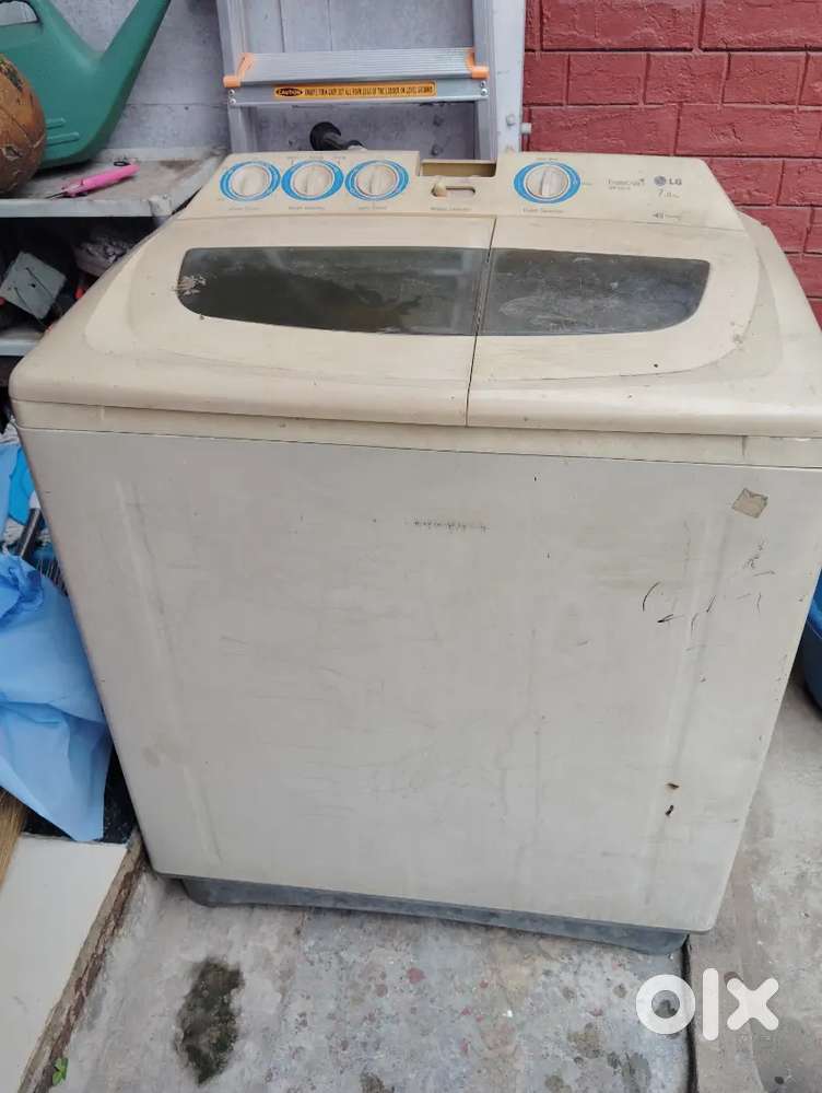 Semi automatic washing machine