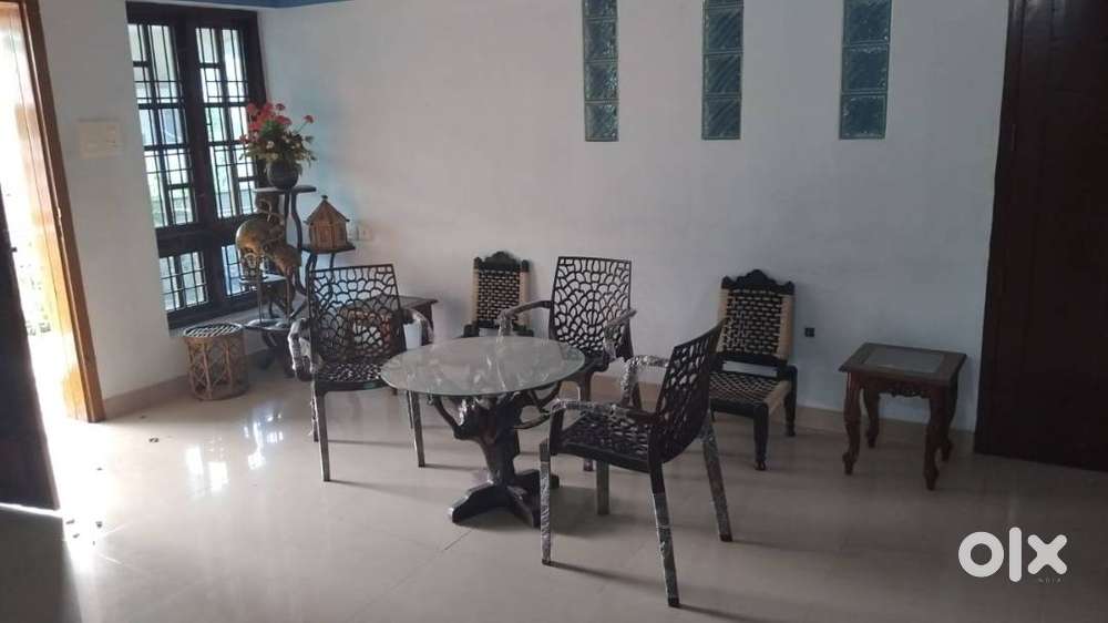 FOR FAMILY 2 BHK UNFURNISHED 1ST FLOOR . CAR PARKING