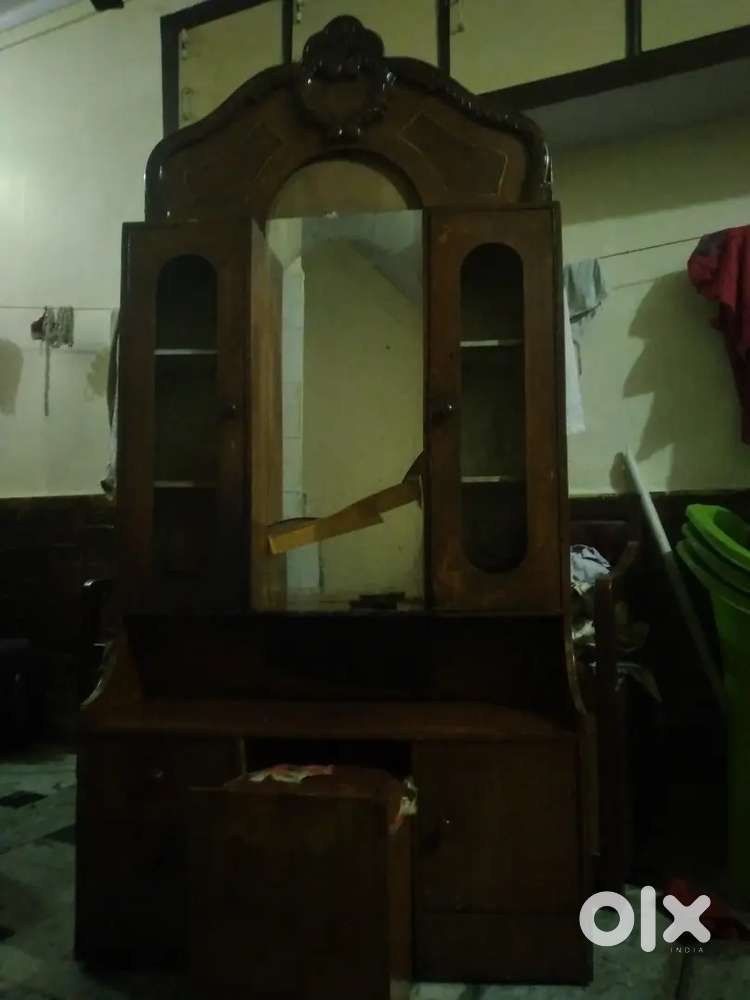 Dressing table