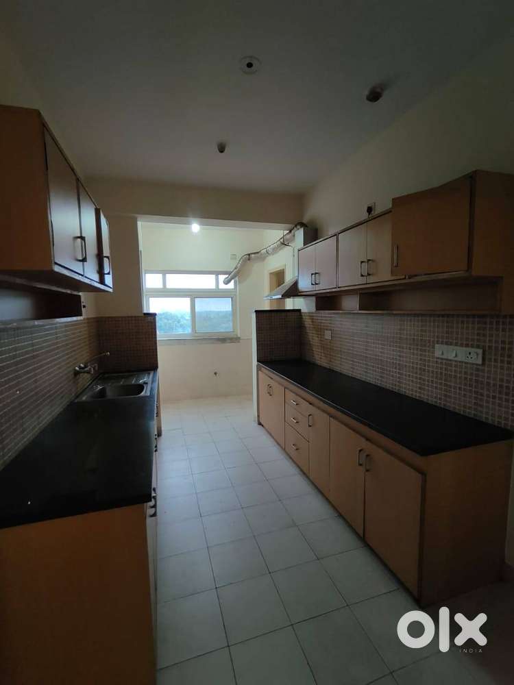 3 BHK Semi-Furnished Apartment for Lease in Prestige Wellington Park